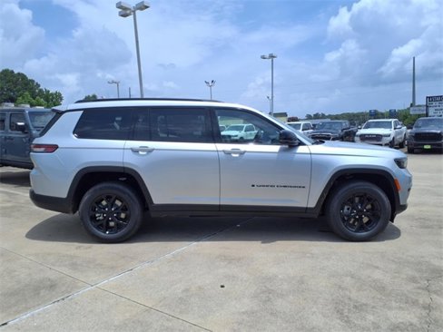 New 2025 Jeep Grand Cherokee L Altitude image 2