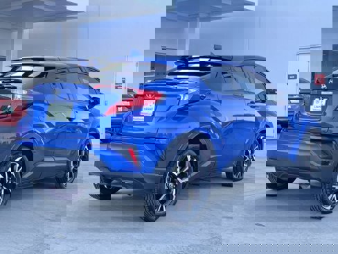 Used 2021 Toyota C-HR XLE image 10