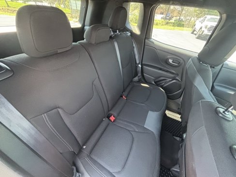 Used 2022 Jeep Renegade Altitude image 19