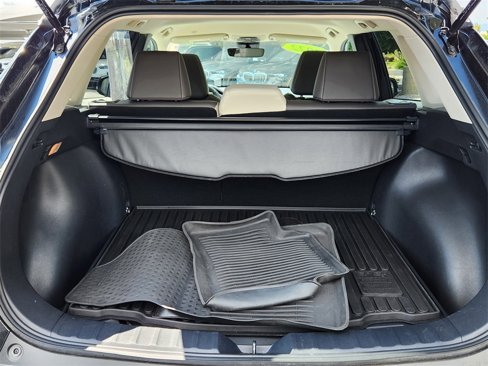 Used 2022 Toyota Corolla Cross XLE image 12