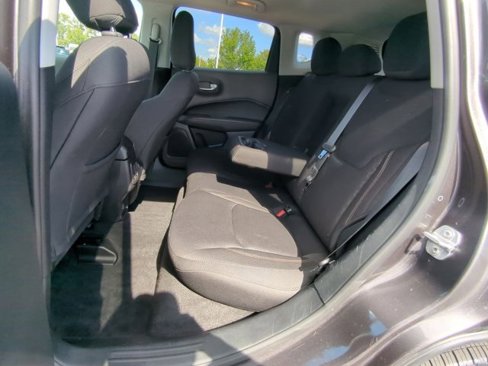 Used 2018 Jeep Compass Sport image 21
