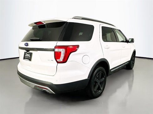 Used 2016 Ford Explorer XLT w/ Equipment Group 202A image 7