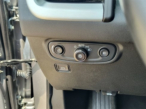 Used 2023 GMC Terrain SLT image 25