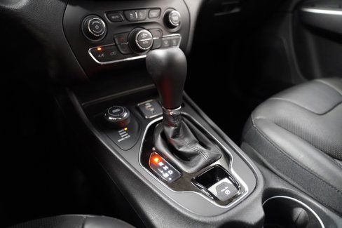 Used 2019 Jeep Cherokee Overland w/ Technology Group image 28