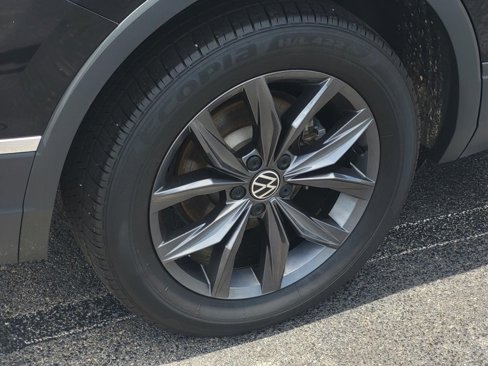 Used 2024 Volkswagen Tiguan SE image 10