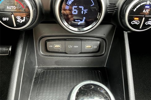 Used 2022 Hyundai Venue SEL image 22