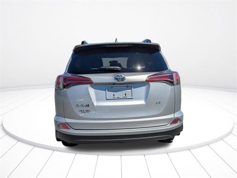 Used 2016 Toyota RAV4 LE image 4