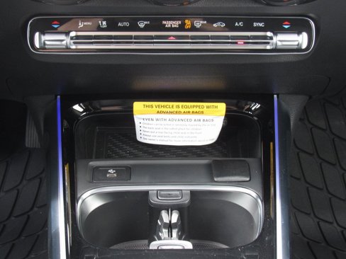 New 2025 Mercedes-Benz GLB 250 4MATIC image 32