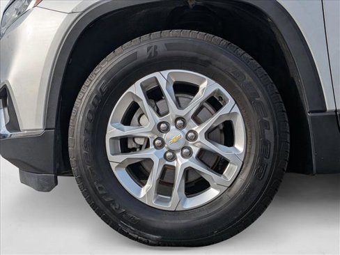 Used 2020 Chevrolet Traverse LT image 24