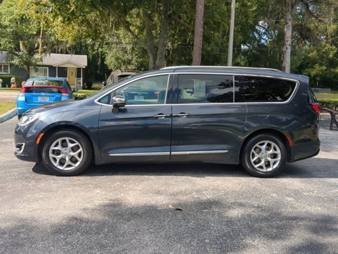 Used 2020 Chrysler Pacifica Limited image 7