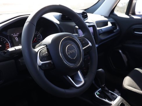 New 2023 Jeep Renegade Latitude w/ Sun & Fun Group image 14