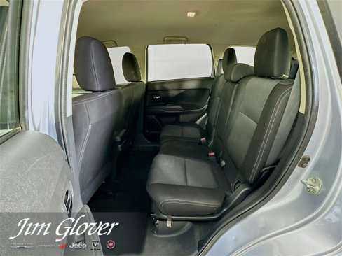 Used 2017 Mitsubishi Outlander SE image 16