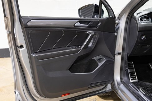 Used 2022 Volkswagen Tiguan SE R-Line image 19