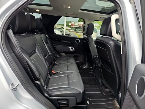 Used 2018 Land Rover Discovery SE image 46