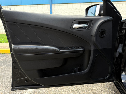 Used 2022 Dodge Charger SXT w/ Blacktop Package image 13