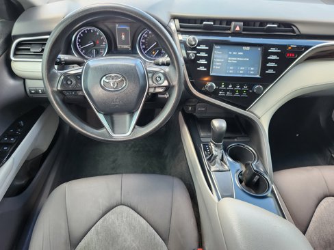 Used 2018 Toyota Camry LE image 10