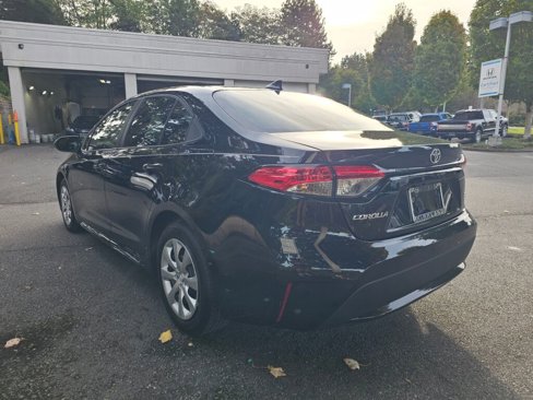 Used 2022 Toyota Corolla LE image 5