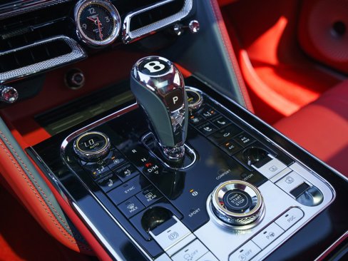 Used 2024 Bentley Flying Spur V8 image 9