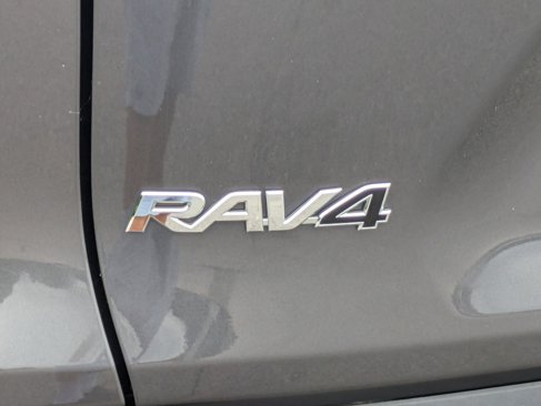 Used 2022 Toyota RAV4 LE image 27