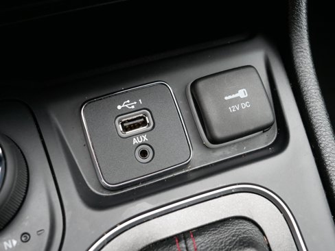 Used 2019 Jeep Cherokee Trailhawk w/ Cold Weather Group image 32
