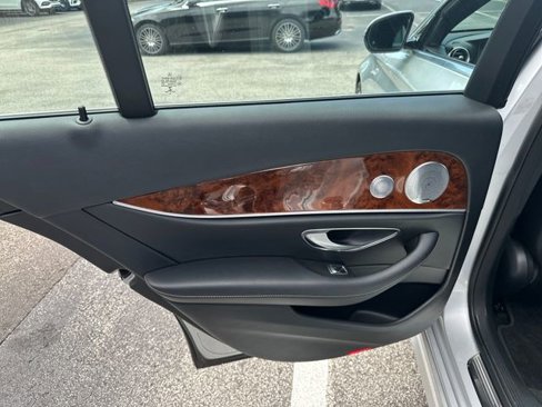 Used 2017 Mercedes-Benz E 300 4MATIC image 25