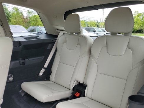 Used 2022 Volvo XC90 T6 Momentum image 26