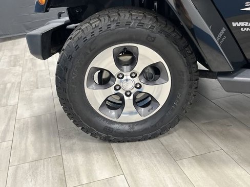 Used 2017 Jeep Wrangler Unlimited Sahara w/ Connectivity Group image 32