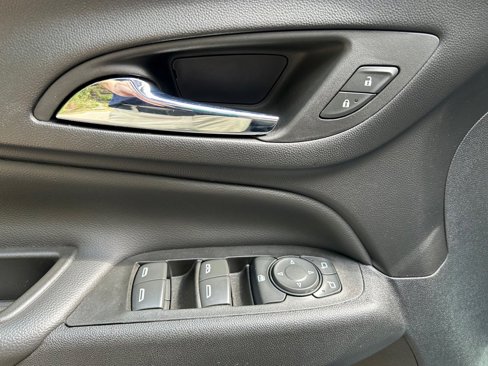 Used 2022 Chevrolet Equinox LT image 17