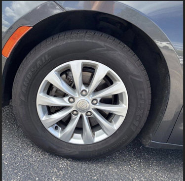 Used 2019 Chrysler Pacifica Touring-L image 19