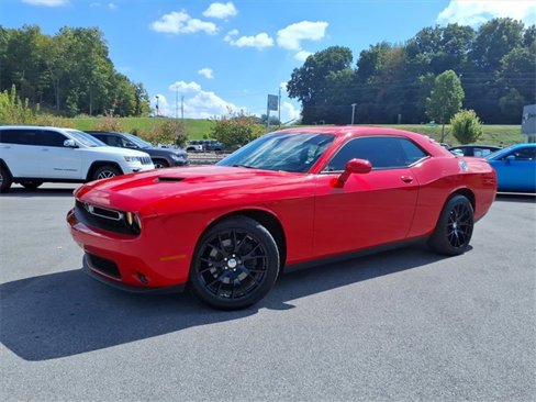 Used 2016 Dodge Challenger SXT Plus image 2