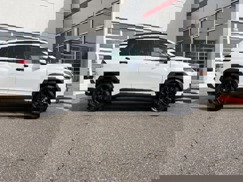 Certified 2022 Toyota Corolla Cross LE w/ Moonroof Package image 21