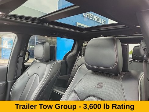 Used 2018 Chrysler Pacifica Limited image 18