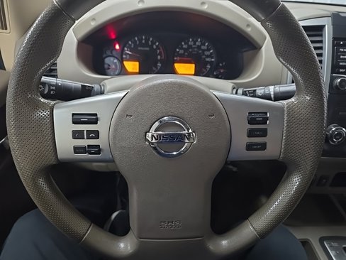 Used 2015 Nissan Frontier SV image 18
