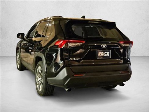 Used 2020 Toyota RAV4 XLE Premium image 7