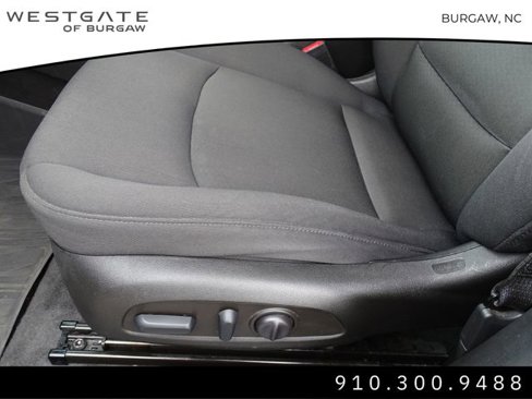 Used 2022 Chevrolet Malibu RS image 19
