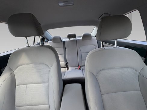 Used 2017 Hyundai Elantra SE image 2