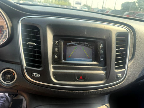 Used 2015 Chrysler 200 Limited w/ Convenience Group image 14