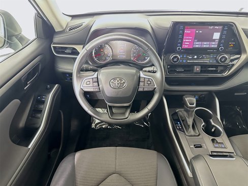 Used 2022 Toyota Highlander LE image 20