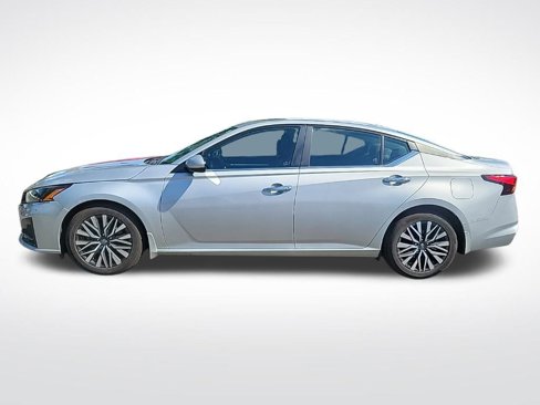 Used 2023 Nissan Altima 2.5 SV w/ SV Premium Package image 2