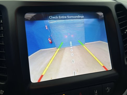 Used 2018 Jeep Cherokee Overland w/ Technology Group image 20