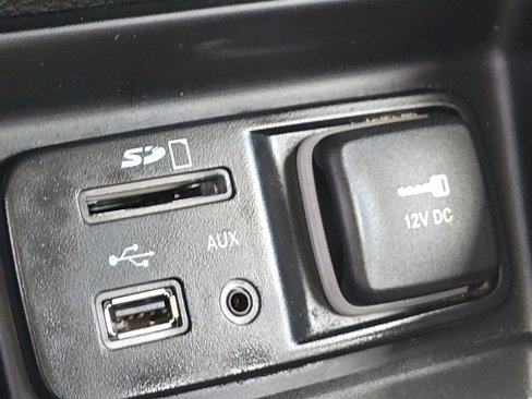 Used 2015 Jeep Cherokee Sport w/ Sport Appearance Group image 17