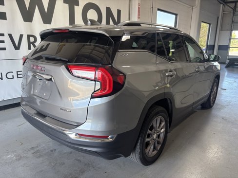 Used 2023 GMC Terrain SLT image 19