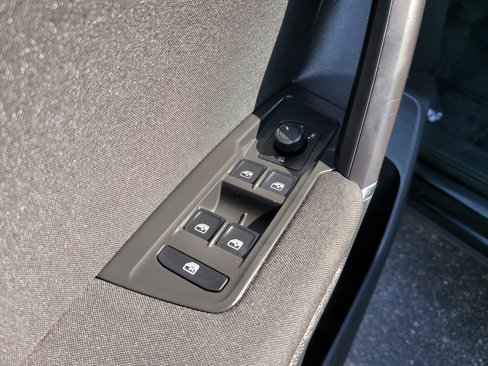 Used 2020 Volkswagen Tiguan S image 17