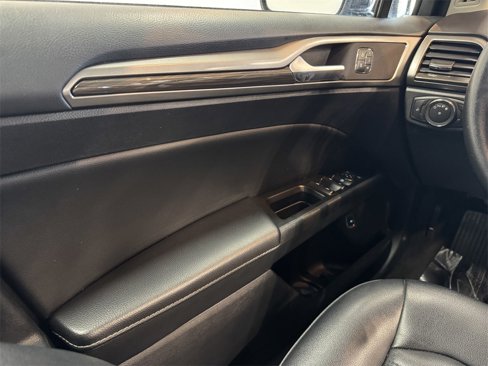 Used 2019 Ford Fusion SEL image 37