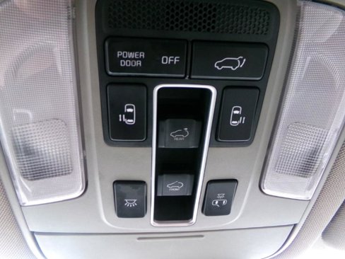 Used 2016 Kia Sedona SX Limited image 25
