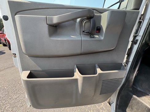 Used 2016 GMC Savana 3500 image 20