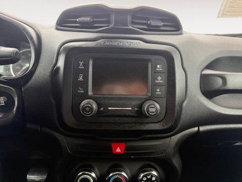 Used 2017 Jeep Renegade Altitude image 4
