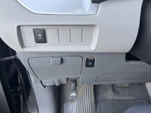 Used 2015 Toyota Sienna LE image 14