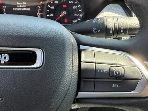 Used 2024 Jeep Compass Latitude image 17
