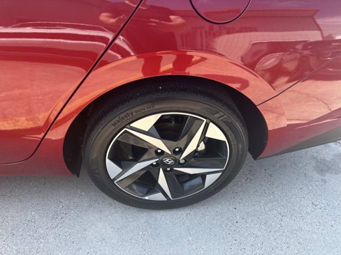 Used 2023 Hyundai Elantra SEL w/ Convenience Package image 4